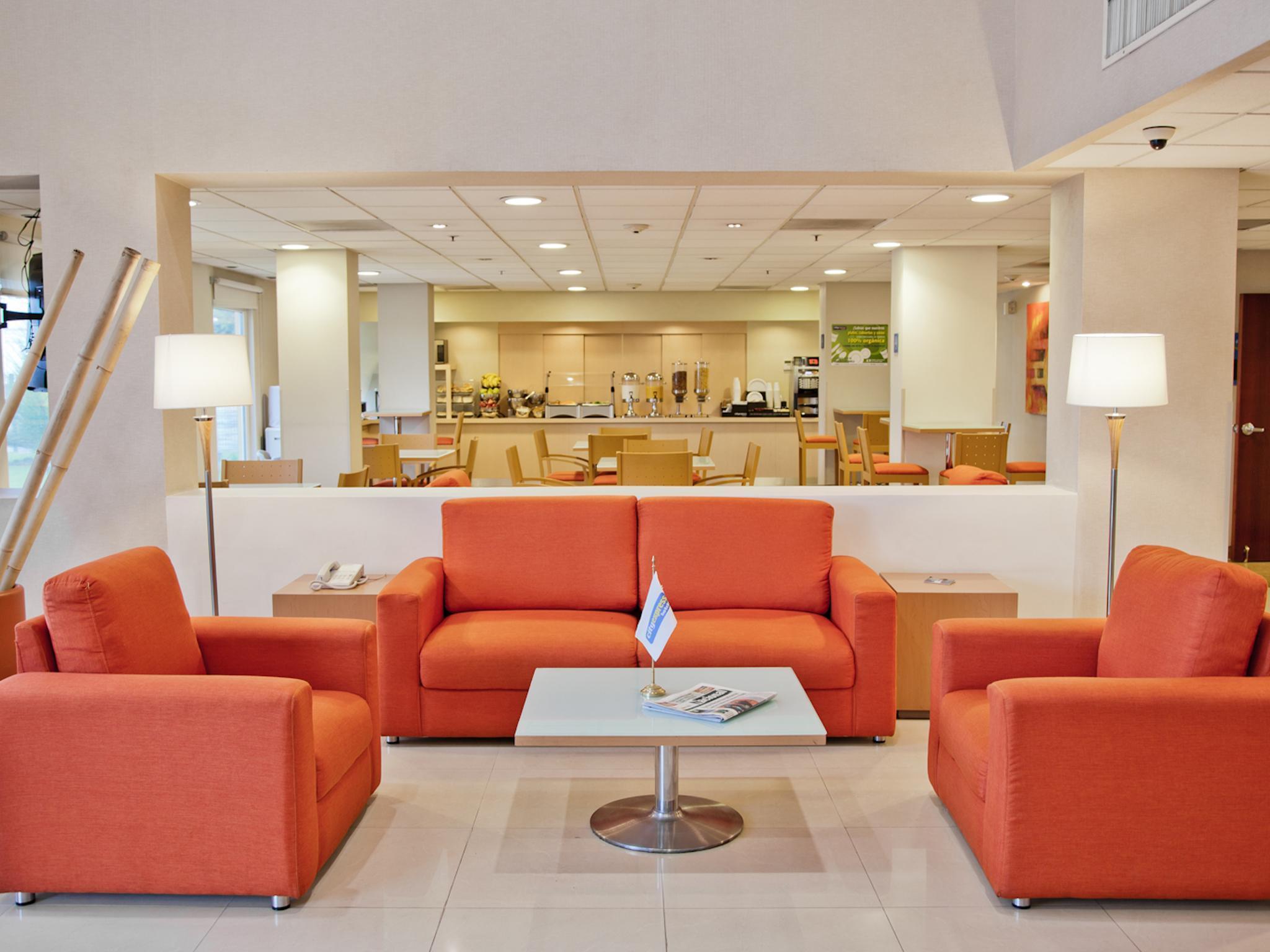 City Express By Marriott Celaya Parque المظهر الخارجي الصورة