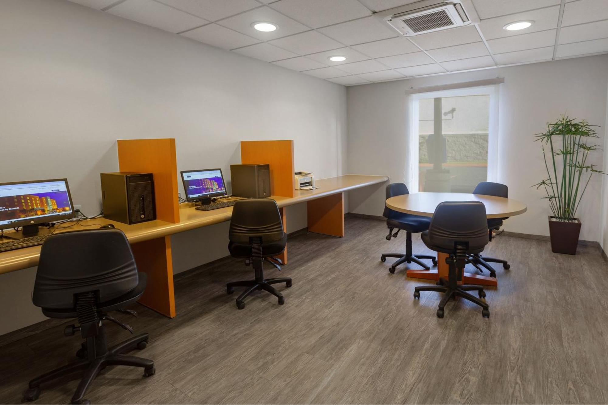 City Express By Marriott Celaya Parque المظهر الخارجي الصورة