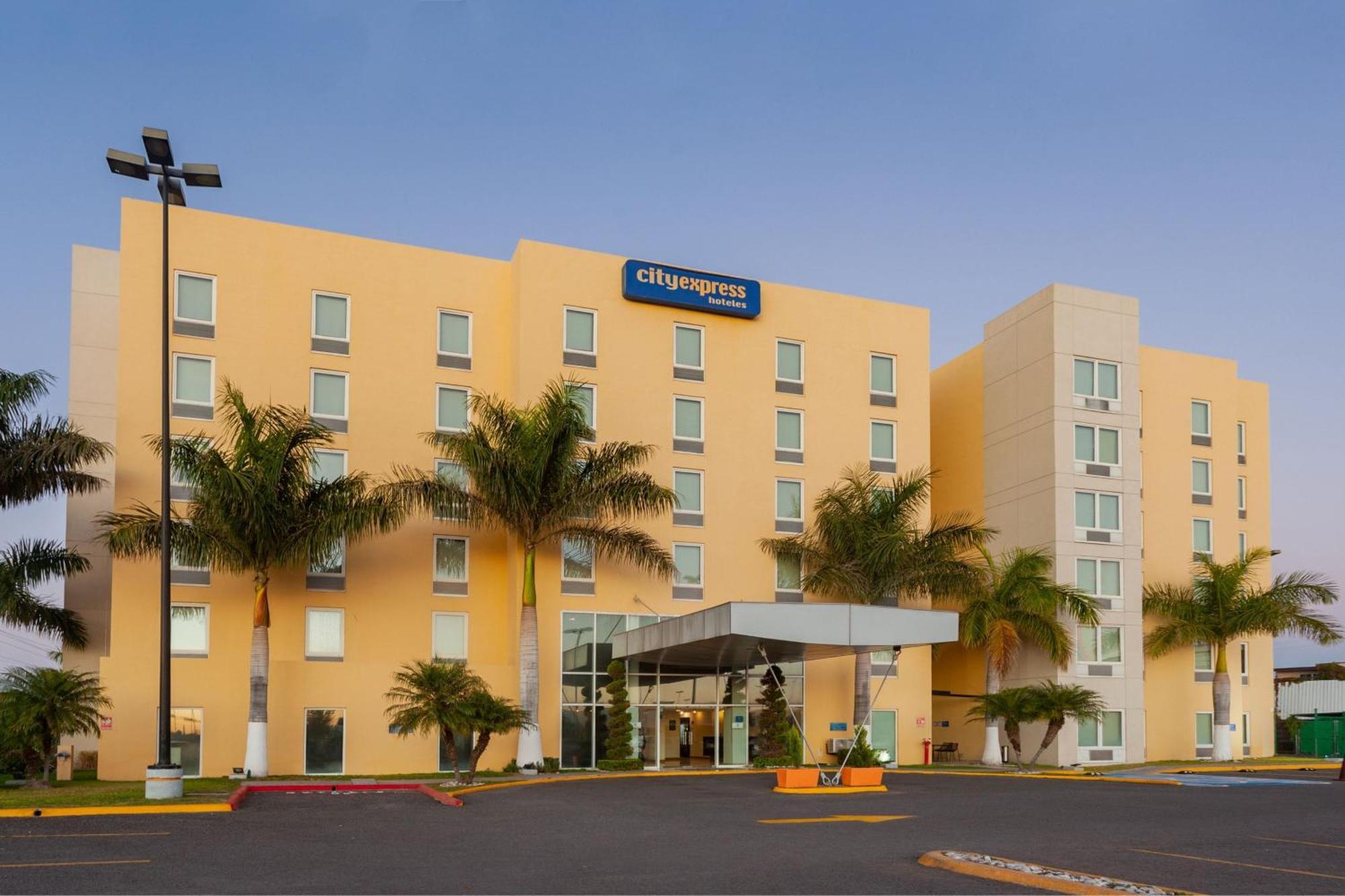 City Express By Marriott Celaya Parque المظهر الخارجي الصورة