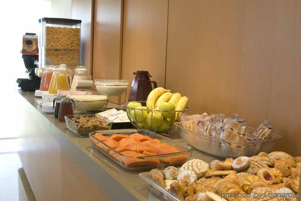 City Express By Marriott Celaya Parque المطعم الصورة